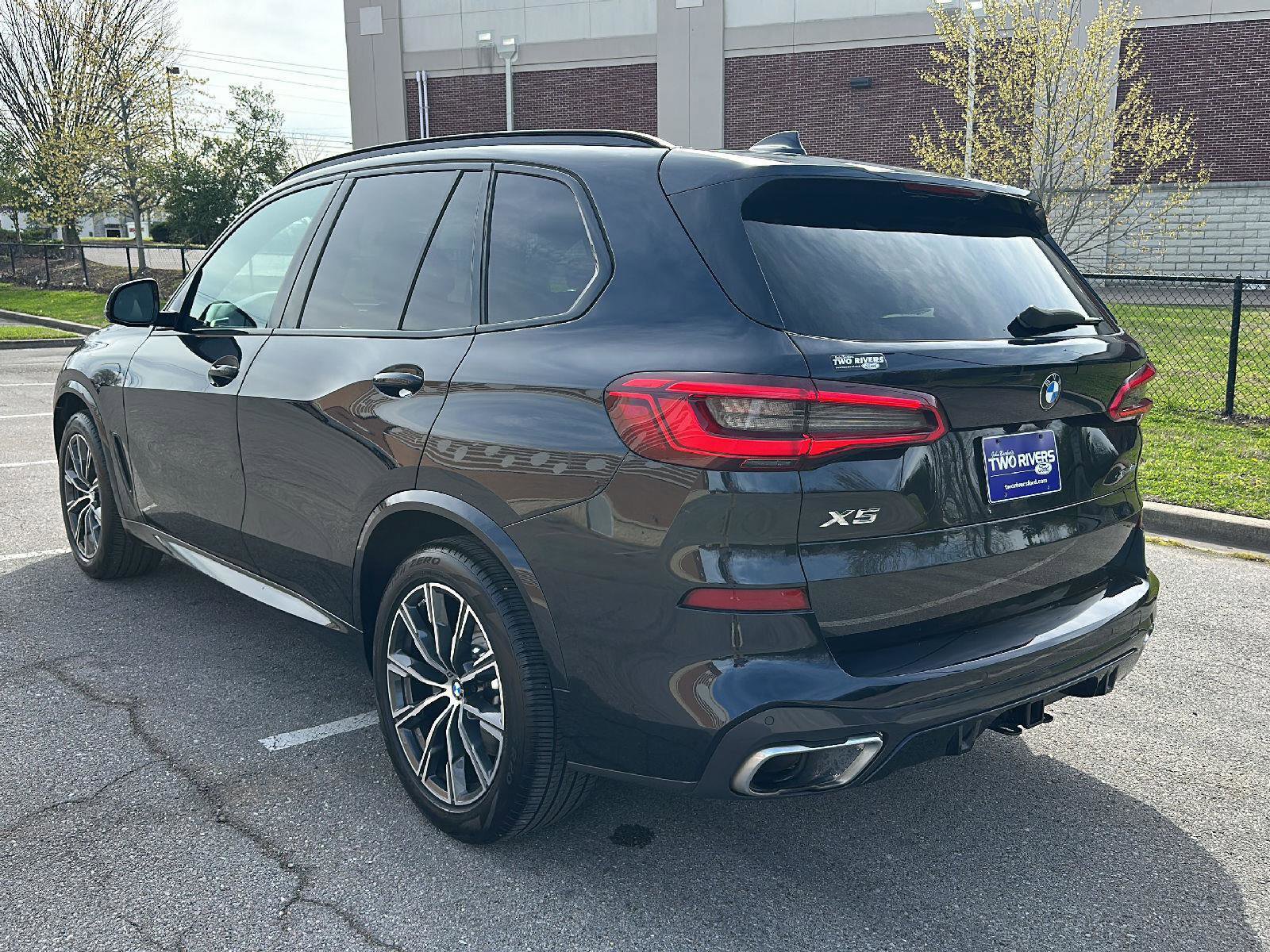 Used 2020 BMW X5 xDrive40i w/ M Sport Package image 3