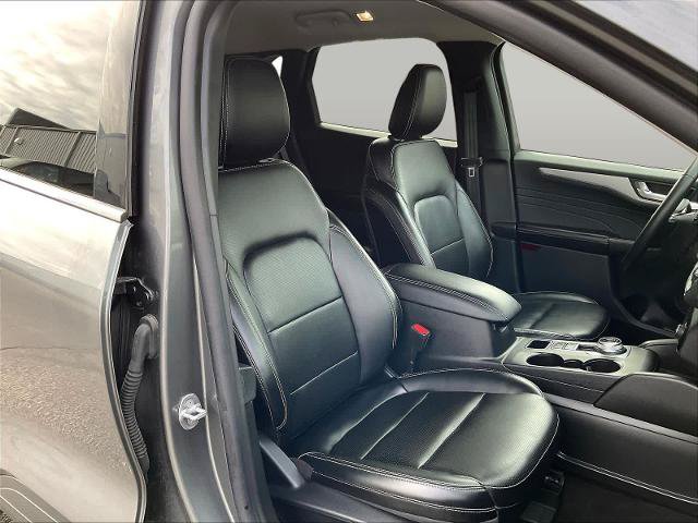Certified 2025 Ford Escape Platinum AWD/4WD image 30