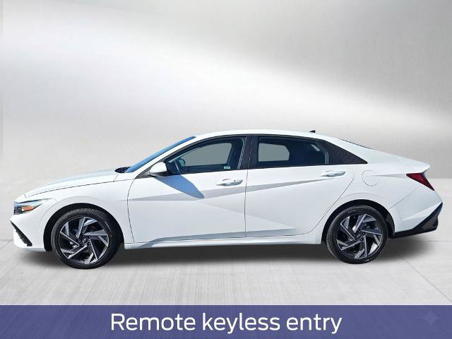 Used 2025 Hyundai Elantra SEL FWD image 3