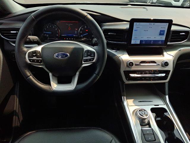 Certified 2022 Ford Explorer XLT w/ Equipment Group 202A AWD/4WD image 11