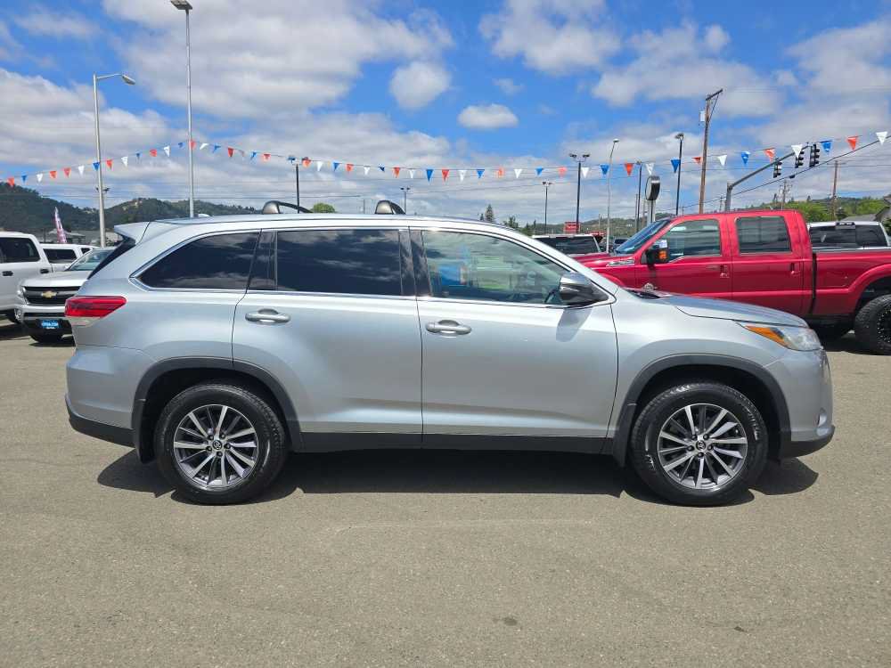 Used 2019 Toyota Highlander XLE AWD/4WD image 6
