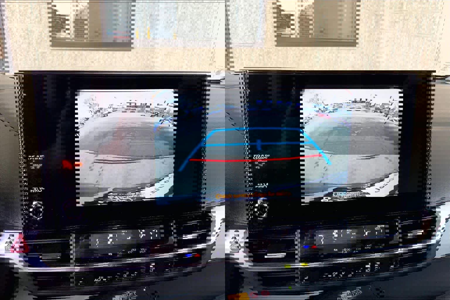 Used 2025 Toyota Sienna XLE image 28