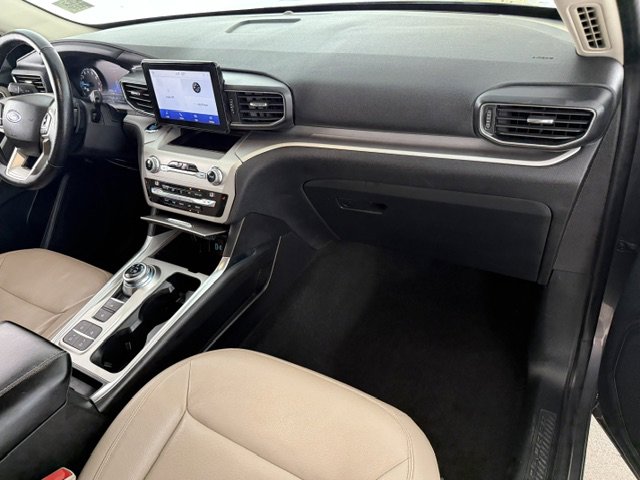 Certified 2021 Ford Explorer XLT w/ Equipment Group 202A RWD image 17