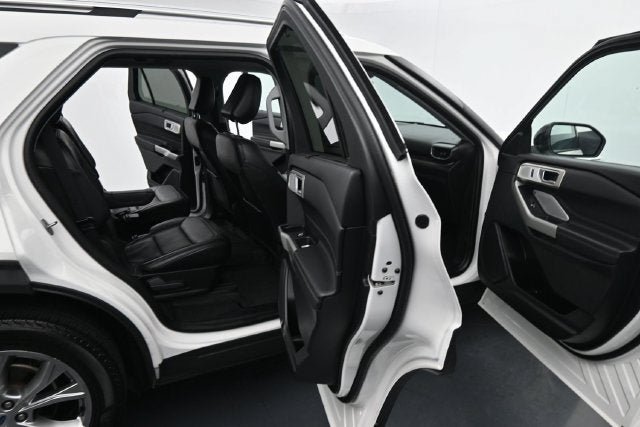 Certified 2023 Ford Explorer Limited w/ Limited Technology Package AWD/4WD image 13