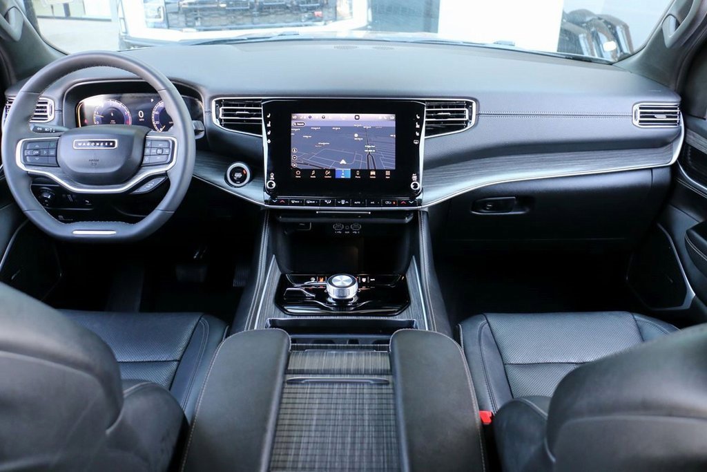 Used 2024 Jeep Wagoneer L Series II image 27