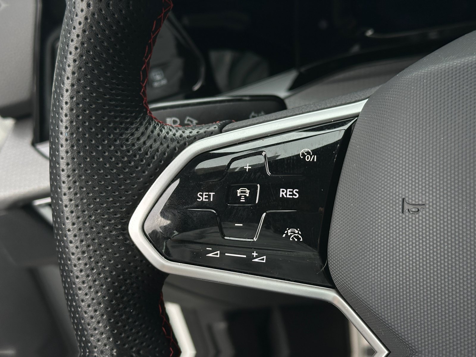 Used 2024 Volkswagen GTI SE FWD image 24