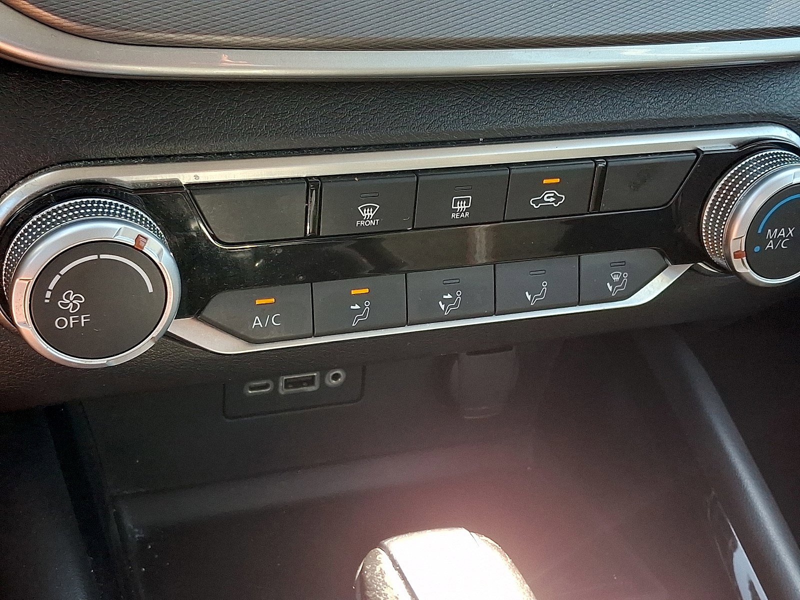 Used 2024 Nissan Altima 2.5 SR FWD image 14