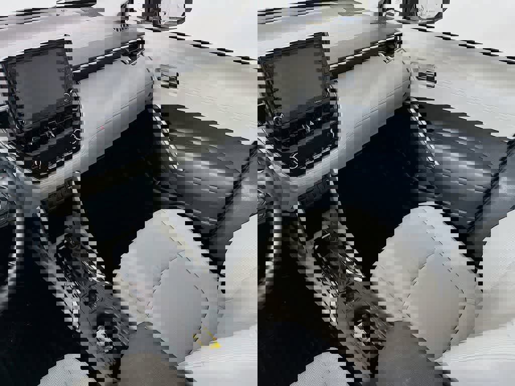 Used 2022 Toyota Corolla Cross LE image 14