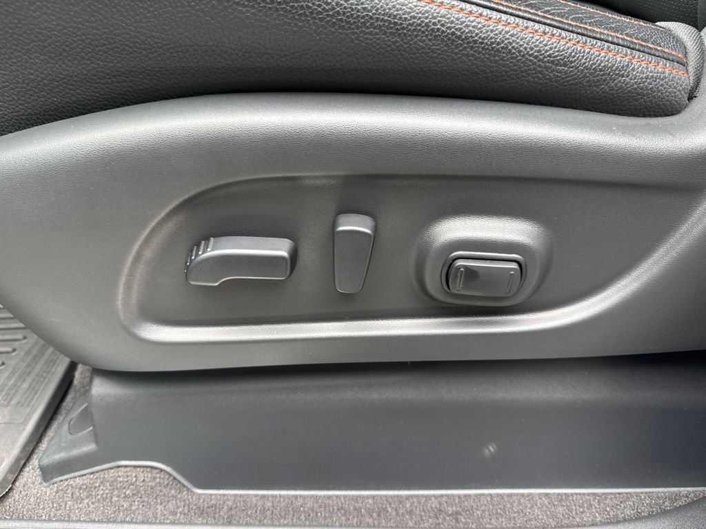 Used 2021 Nissan Titan PRO-4X w/ Pro-4x Convenience Package AWD/4WD image 8