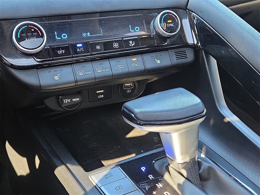 Used 2023 Hyundai Elantra Limited image 28
