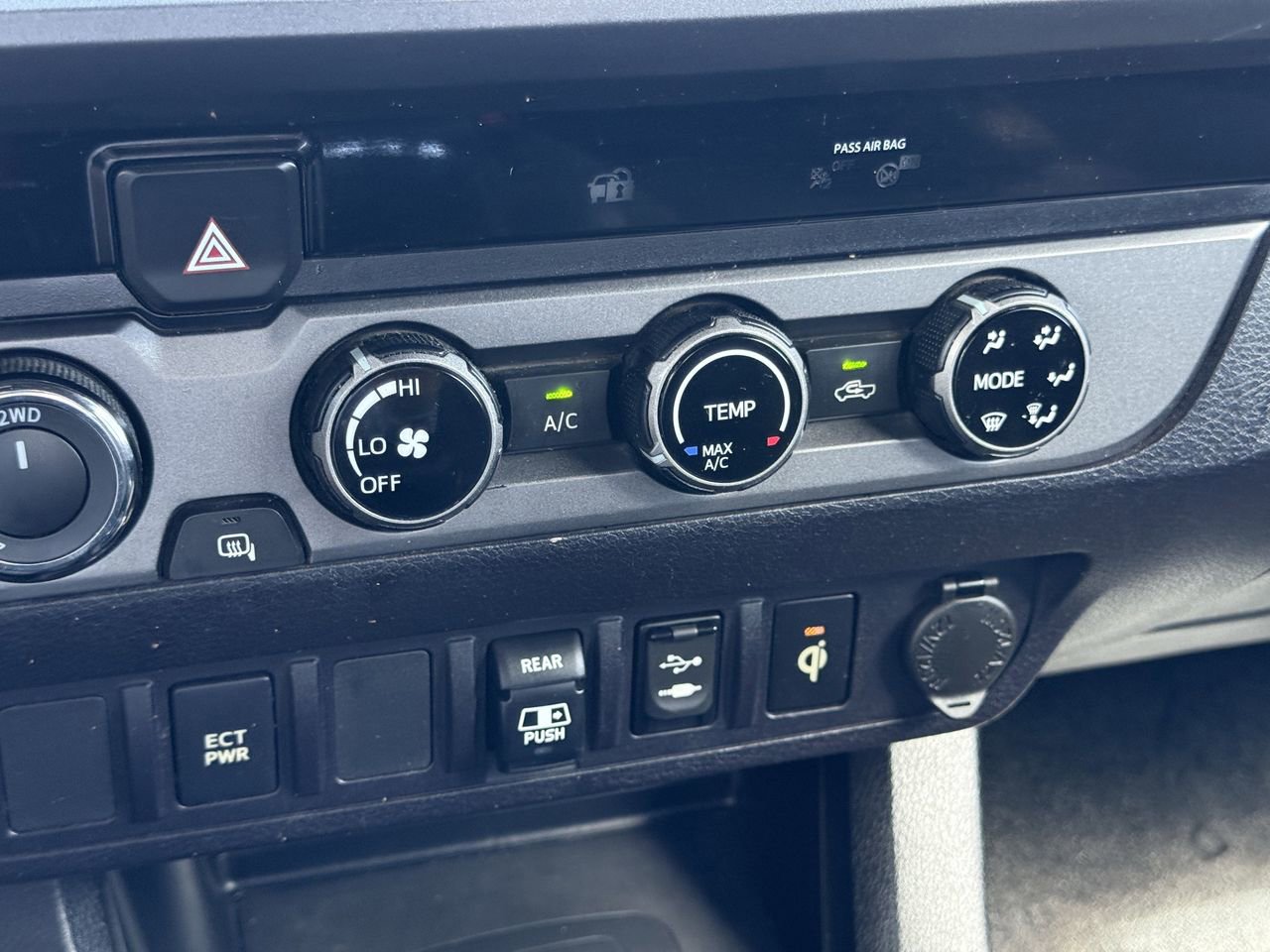 Used 2018 Toyota Tacoma TRD Off-Road AWD/4WD image 19