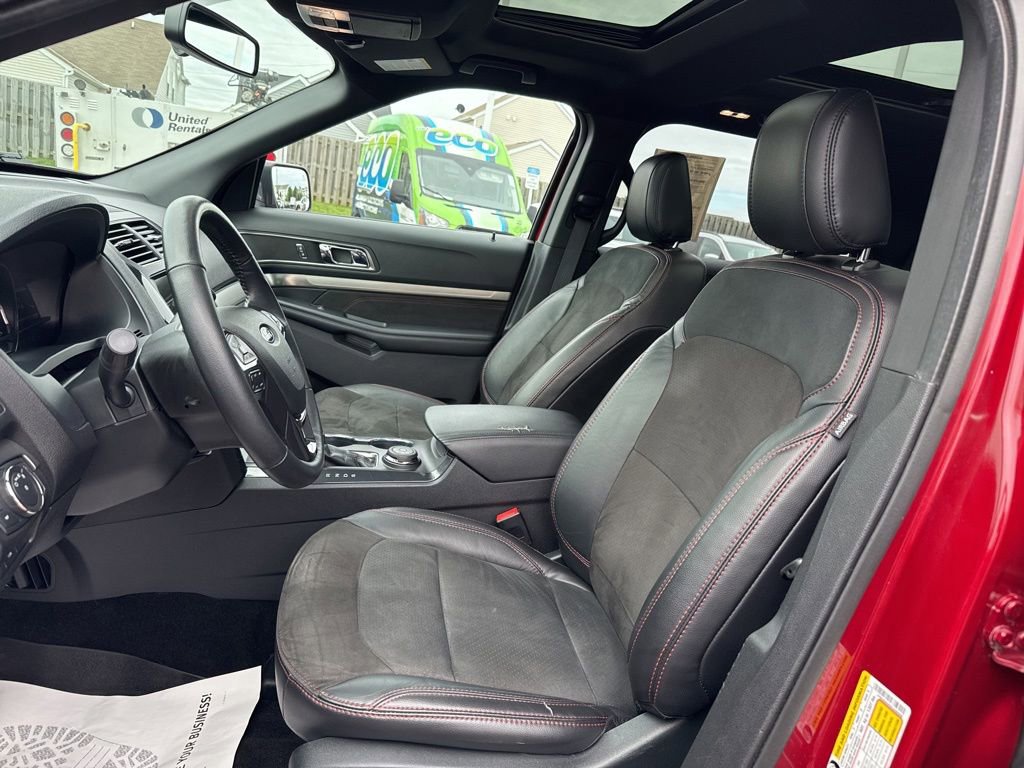 Certified 2019 Ford Explorer XLT w/ Equipment Group 202A AWD/4WD image 3