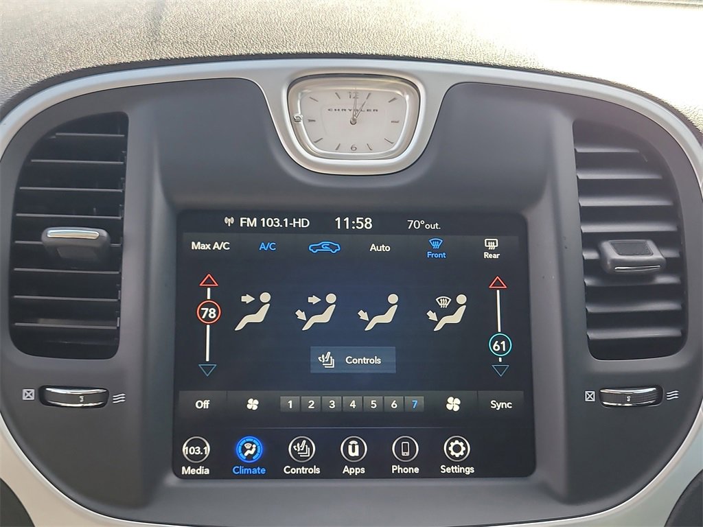 Used 2023 Chrysler 300 Touring L image 21