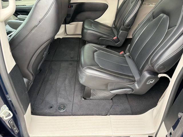 Used 2023 Chrysler Pacifica Touring-L FWD image 22