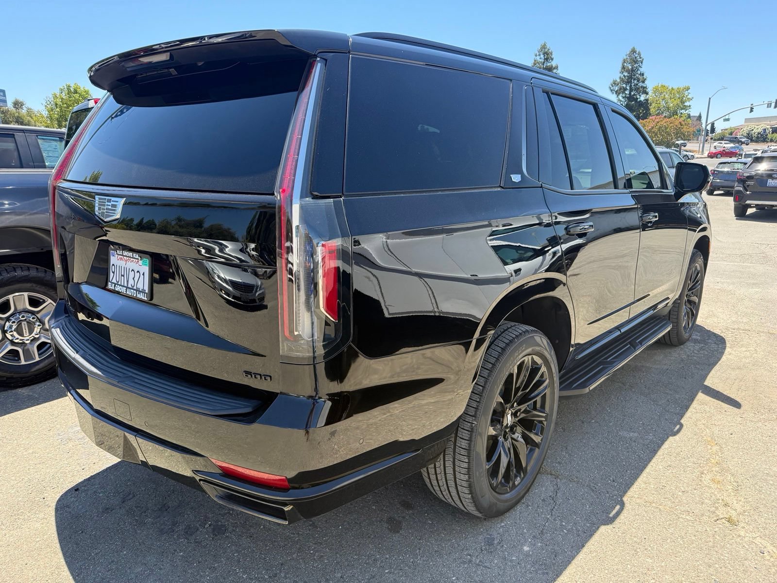 Used 2023 Cadillac Escalade Sport w/ LPO, ONYX Package AWD/4WD image 4