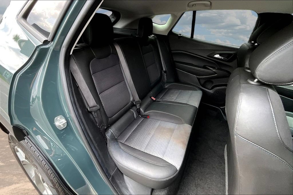 Used 2025 Chevrolet Trax LT FWD image 27
