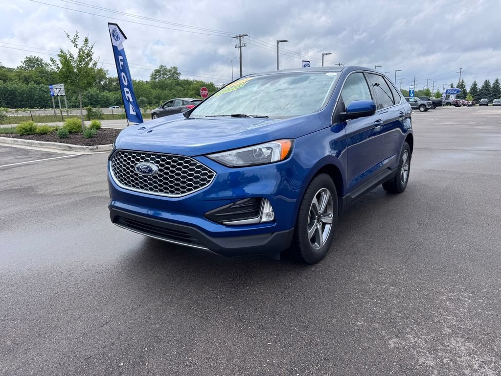 Certified 2024 Ford Edge SEL w/ Convenience Package AWD/4WD image 2
