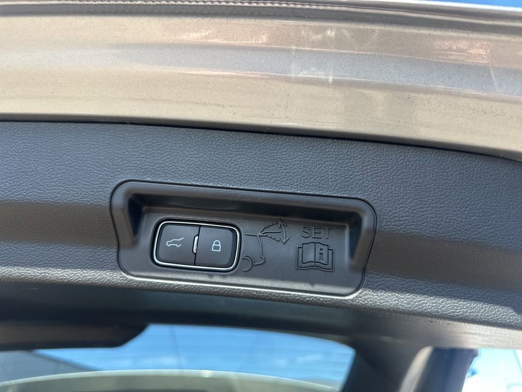 Certified 2023 Ford Explorer Limited image 13