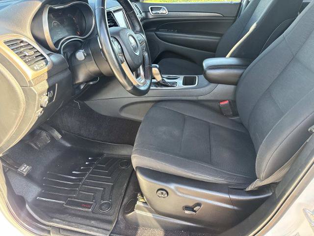 Used 2017 Jeep Grand Cherokee Laredo w/ Quick Order Package 23E AWD/4WD image 15