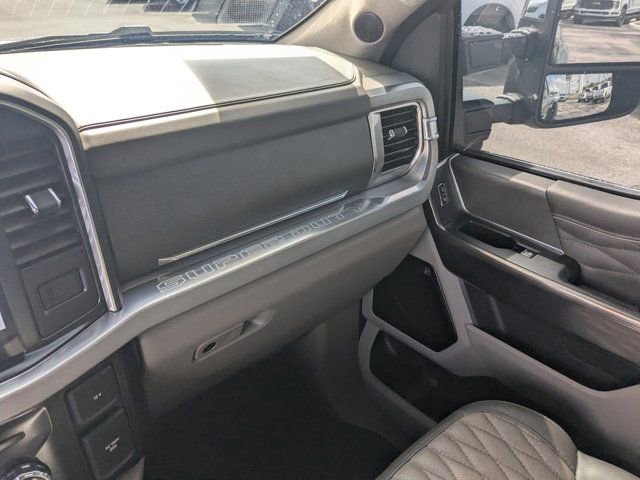Certified 2025 Ford F450 Platinum w/ Platinum Plus Package AWD/4WD image 18