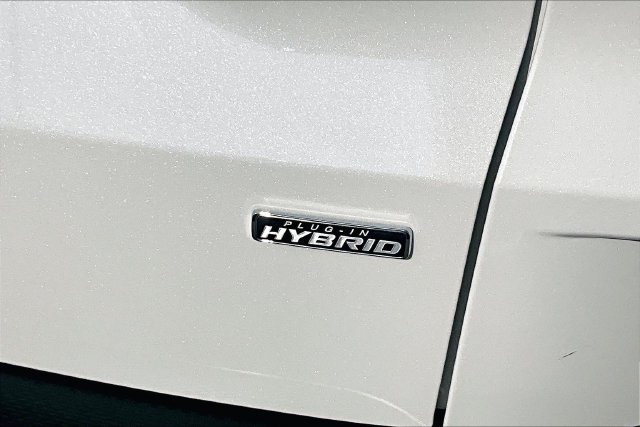 Certified 2025 Ford Escape SE w/ PHEV Premium Package FWD image 25
