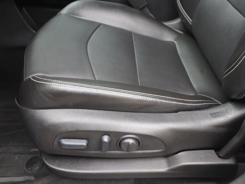 Used 2022 GMC Terrain SLT image 18