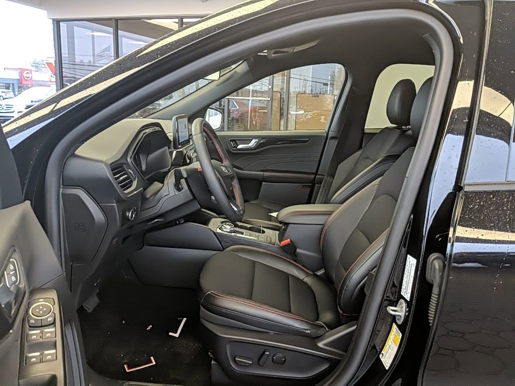 Certified 2025 Ford Escape ST-Line w/ Cold Weather Package image 12