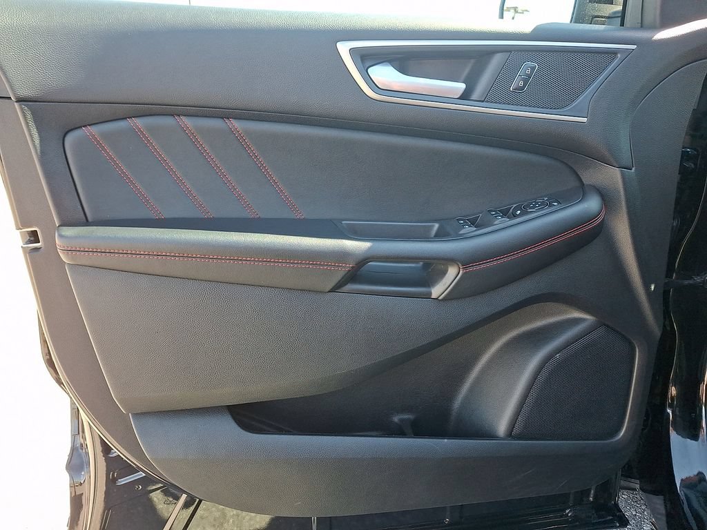 Certified 2024 Ford Edge ST-Line AWD/4WD image 12
