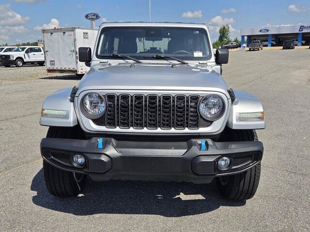 Used 2024 Jeep Wrangler Unlimited AWD/4WD image 2