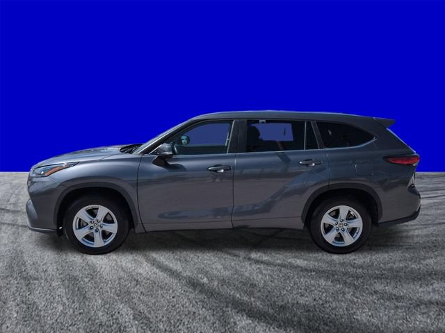 Used 2023 Toyota Highlander LE FWD image 7