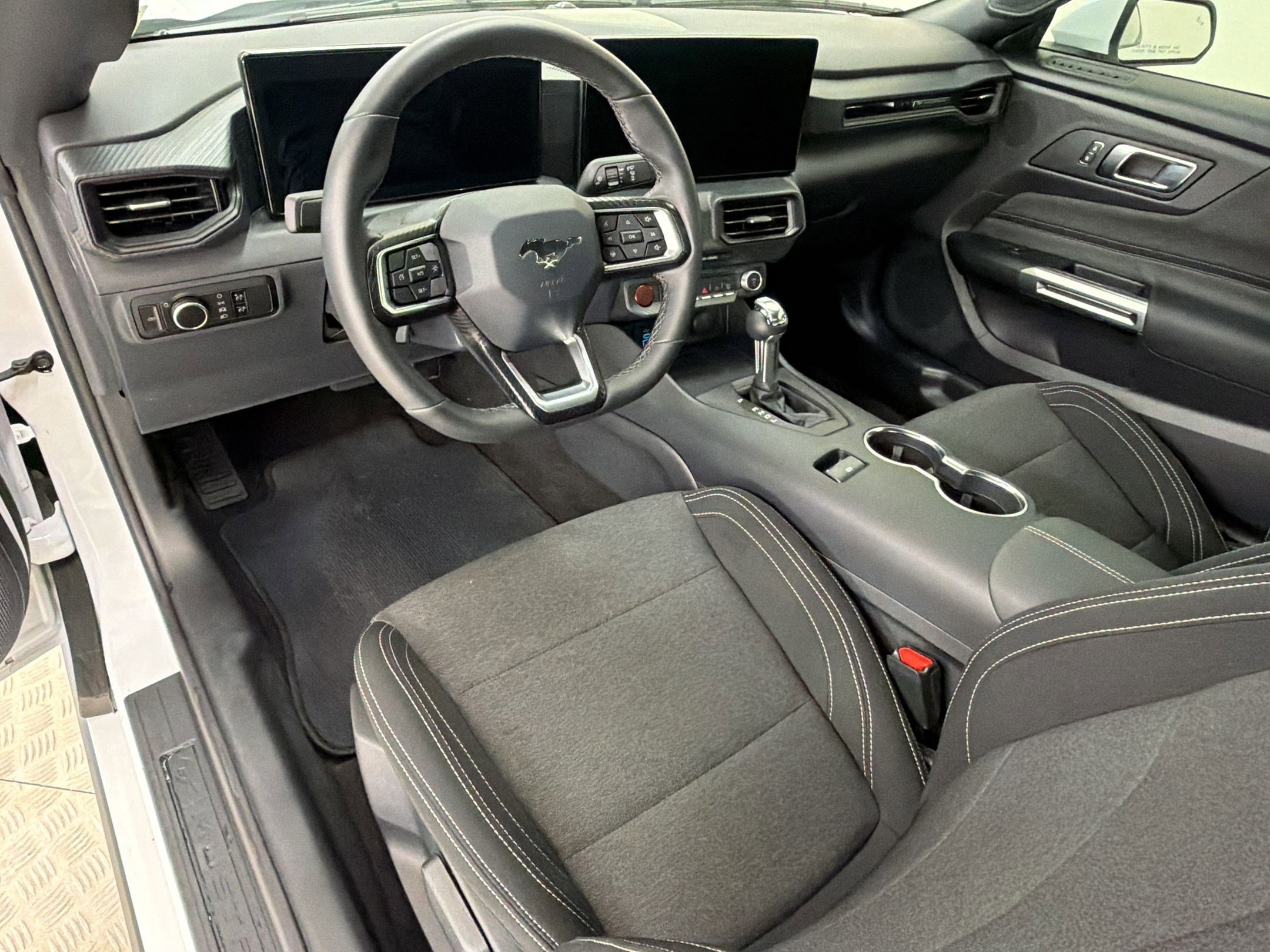 Certified 2025 Ford Mustang Coupe RWD image 4