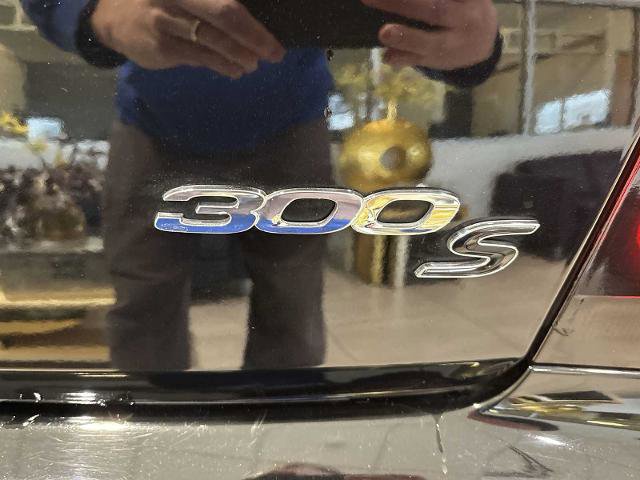 Used 2018 Chrysler 300 S w/ Safetytec Plus Group image 31