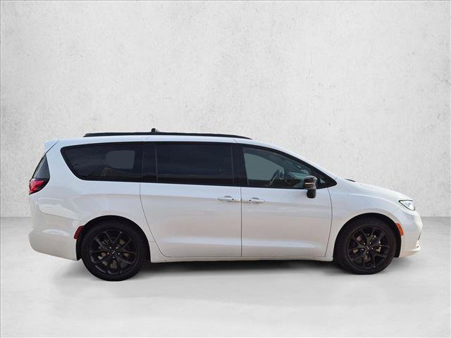 Used 2025 Chrysler Pacifica Limited FWD image 4
