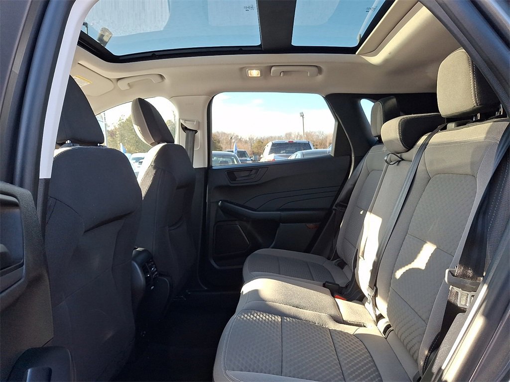 Certified 2022 Ford Escape SE w/ SE Sport Appearance Package image 11