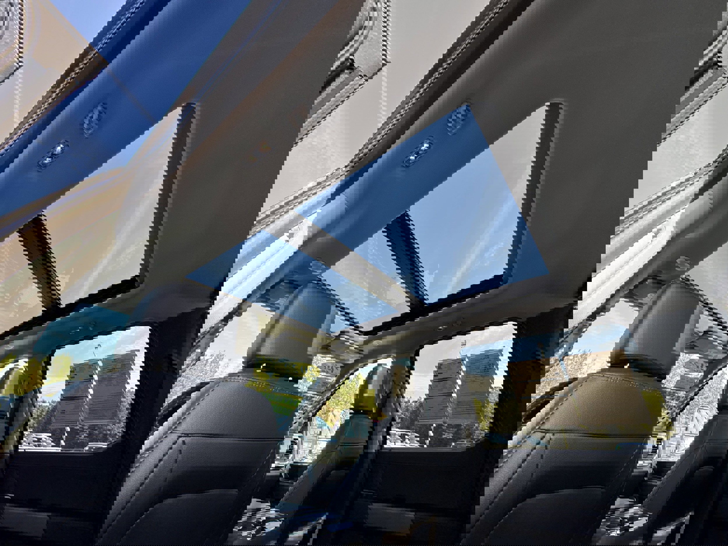 Certified 2022 Ford F150 Lariat w/ Equipment Group 502A High image 40