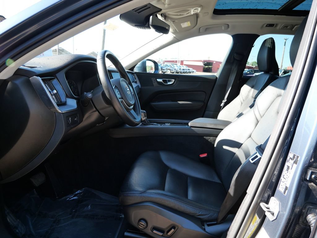Used 2020 Volvo XC60 T5 Momentum AWD/4WD image 14