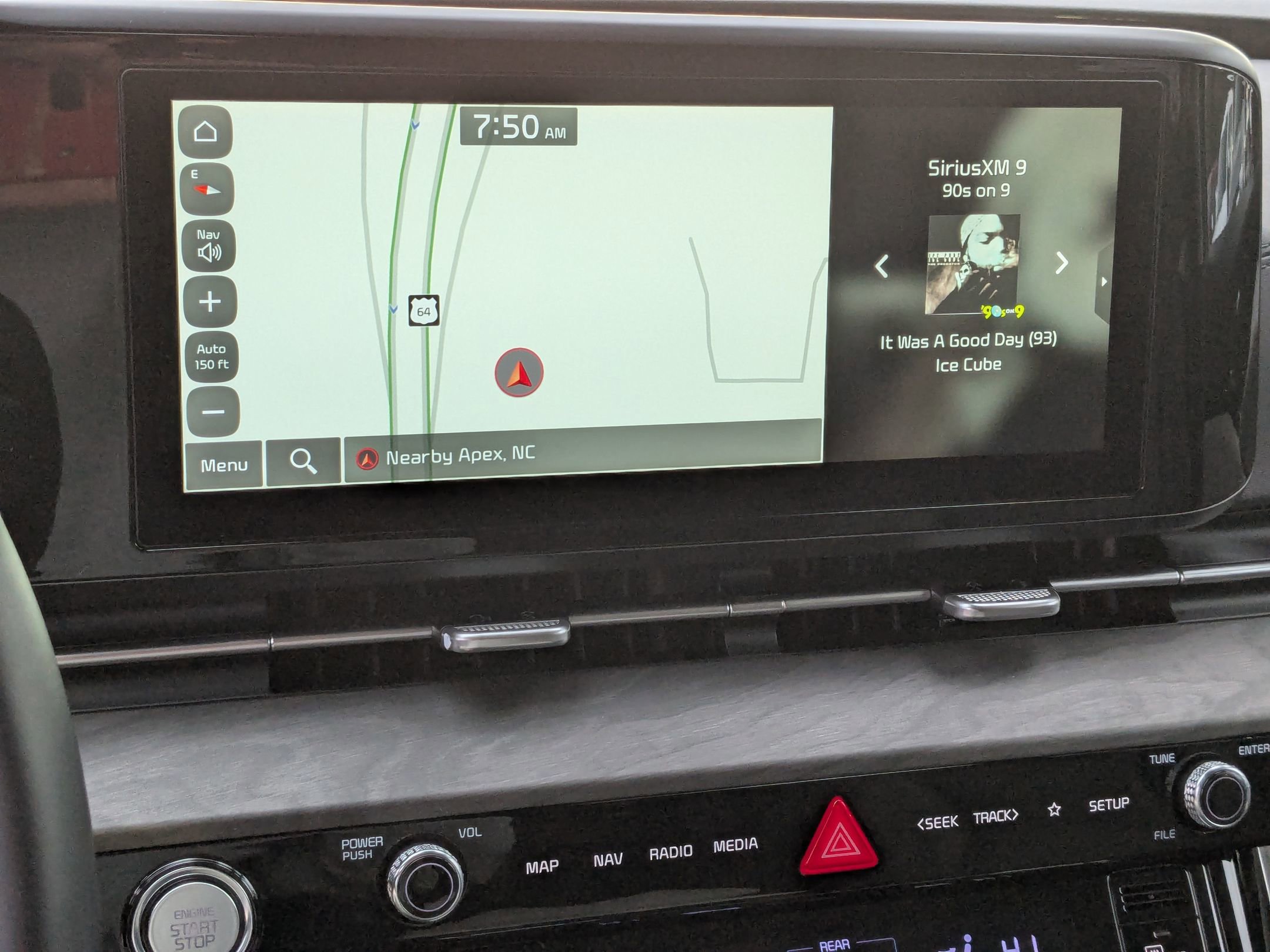 Used 2024 Kia Carnival EX image 23