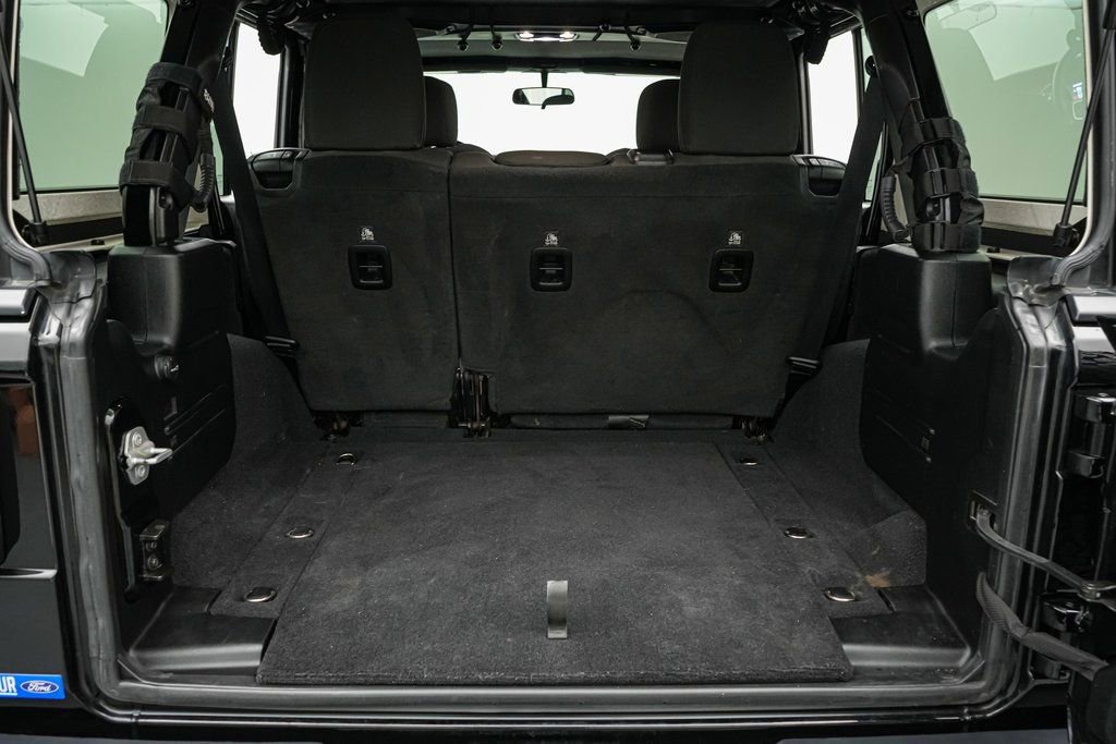 Used 2021 Jeep Wrangler Unlimited Rubicon w/ Cold Weather Group image 20