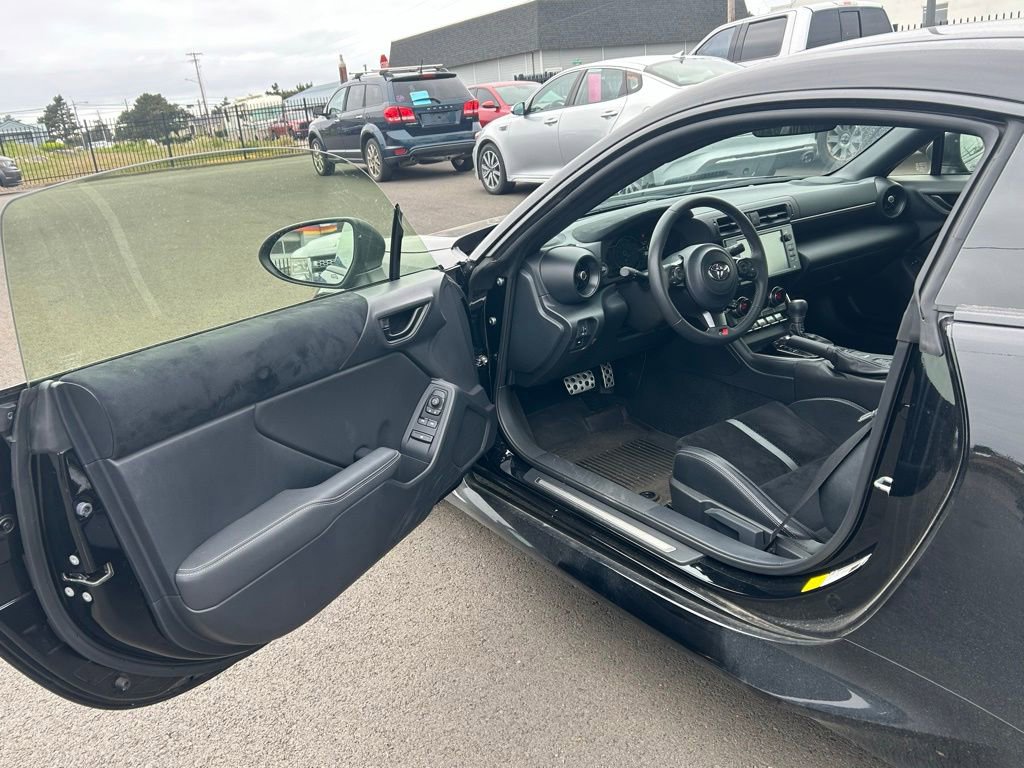 Used 2023 Toyota GR86 Premium w/ ALL Weather Mat Package (TMS) RWD image 11
