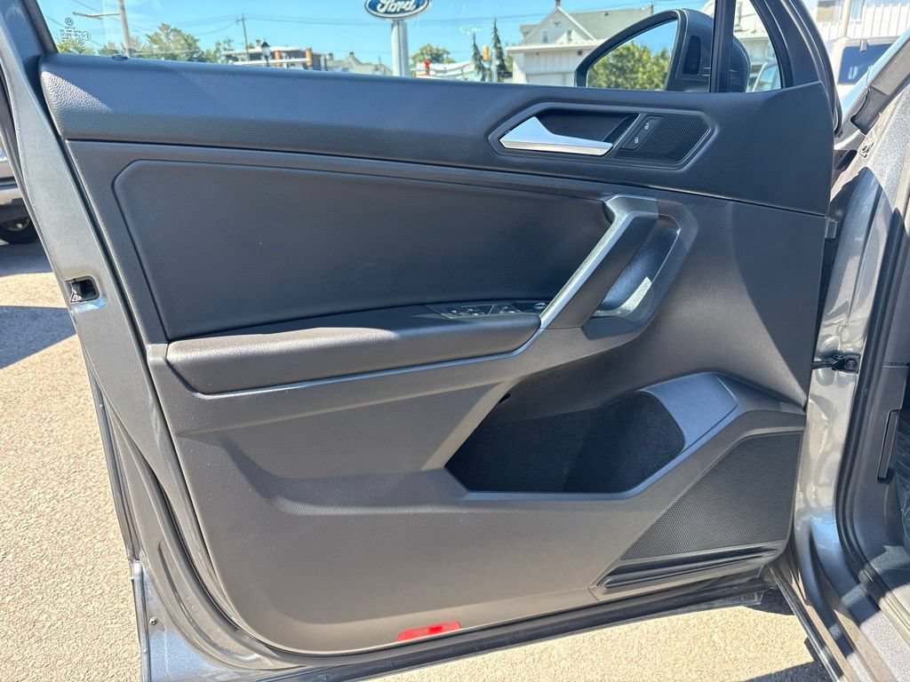 Used 2021 Volkswagen Tiguan SE w/ Panoramic Sunroof Package AWD/4WD image 13