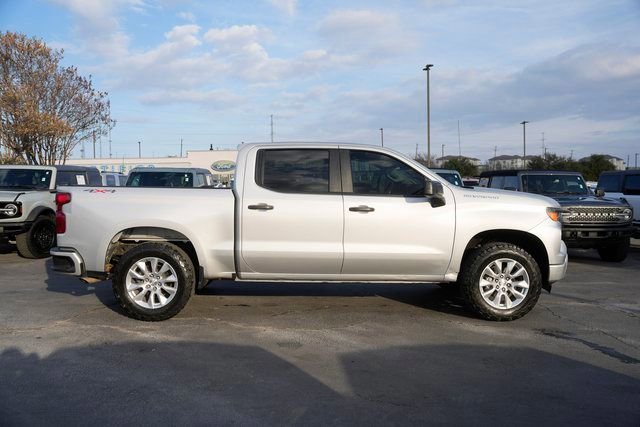 Used 2022 Chevrolet Silverado 1500 Custom image 3