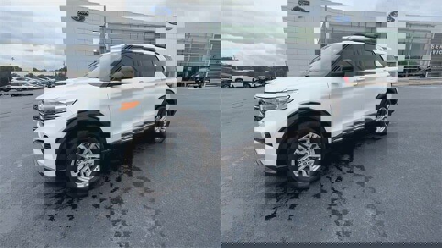 Certified 2023 Ford Explorer XLT image 4