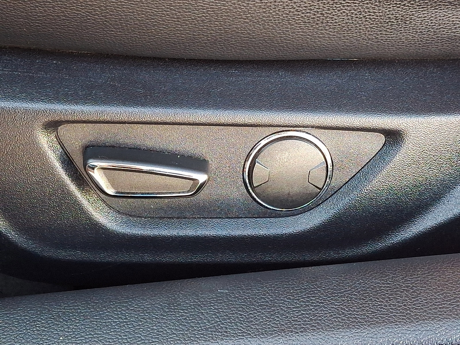 Certified 2019 Ford Mustang GT Premium w/ Black Accent Package image 30