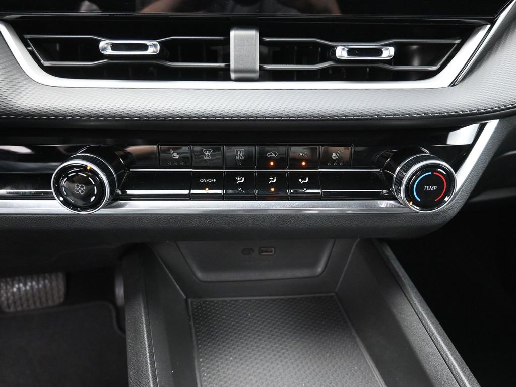 Used 2025 Chevrolet Equinox LT image 9