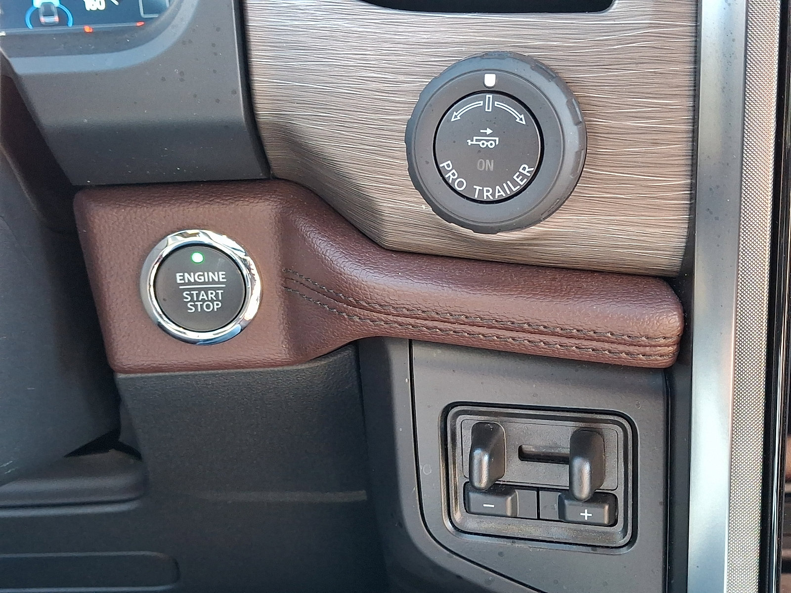 Certified 2024 Ford Expedition Limited image 30