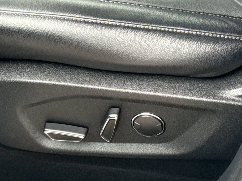 Certified 2018 Ford Edge Titanium image 23