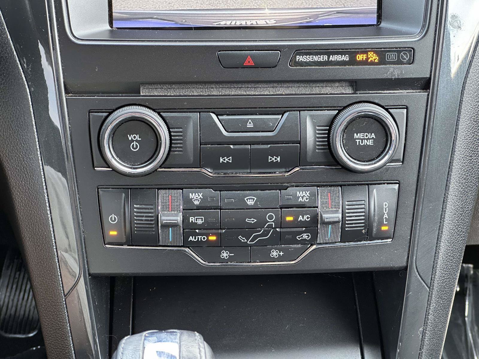 Certified 2018 Ford Explorer XLT w/ Equipment Group 201A AWD/4WD image 19