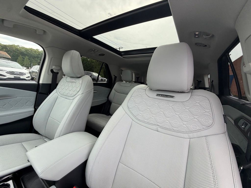 Certified 2025 Ford Explorer Platinum w/ Ultimate Package AWD/4WD image 25