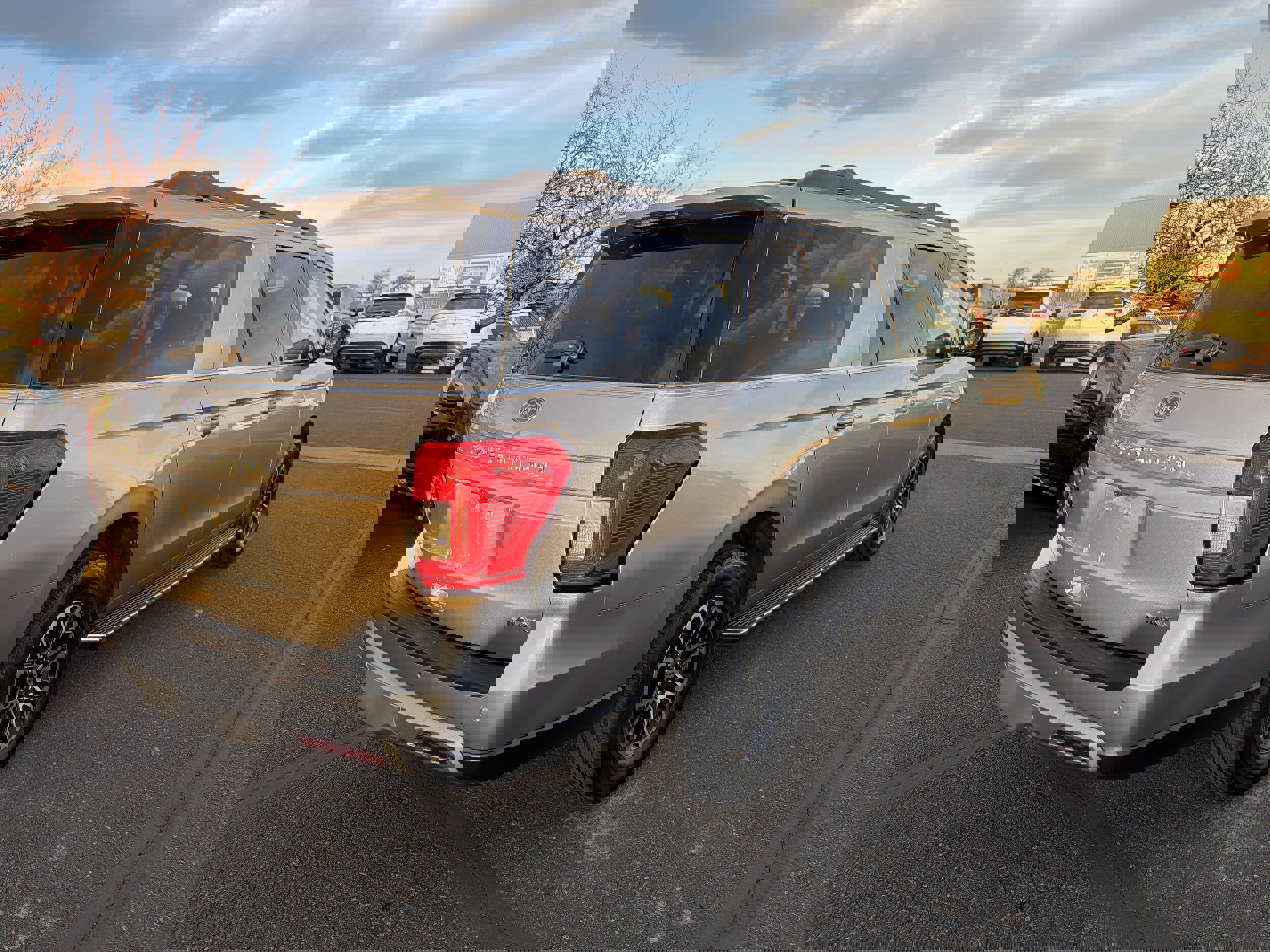 Certified 2023 Ford Expedition Max XLT image 4