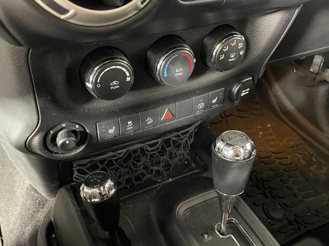 Used 2017 Jeep Wrangler Unlimited Sahara w/ Connectivity Group AWD/4WD image 8